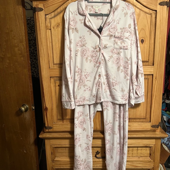 Laura Ashley Women’s XL Pajama Set - Picture 1 of 5